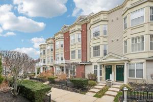 featured image of 10 Bridge Ln