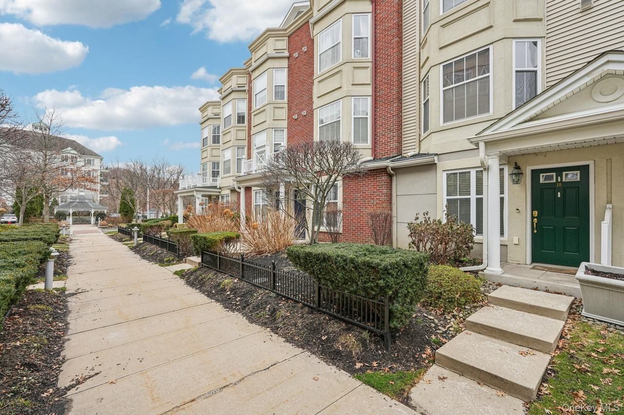 10 Bridge Ln - Photo 2 of 46