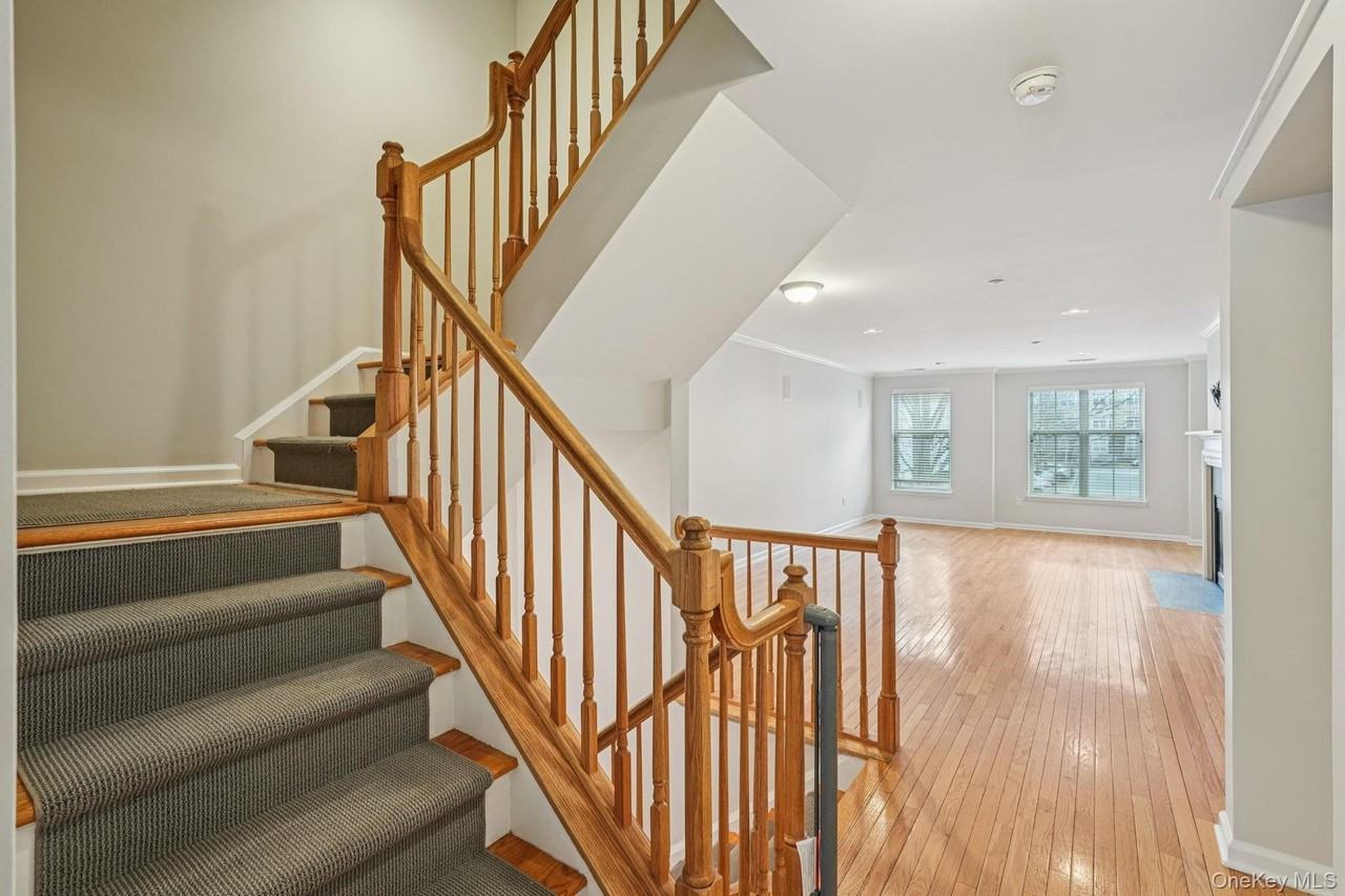 10 Bridge Ln - Photo 4 of 46