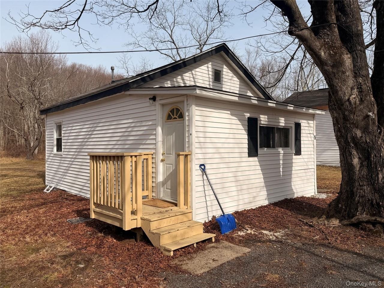 1 Royal Acres Dr Bldg 5 - Photo 2 of 10