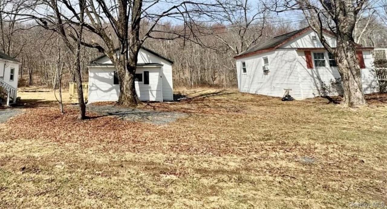 1 Royal Acres Dr Bldg 5 - Photo 3 of 10