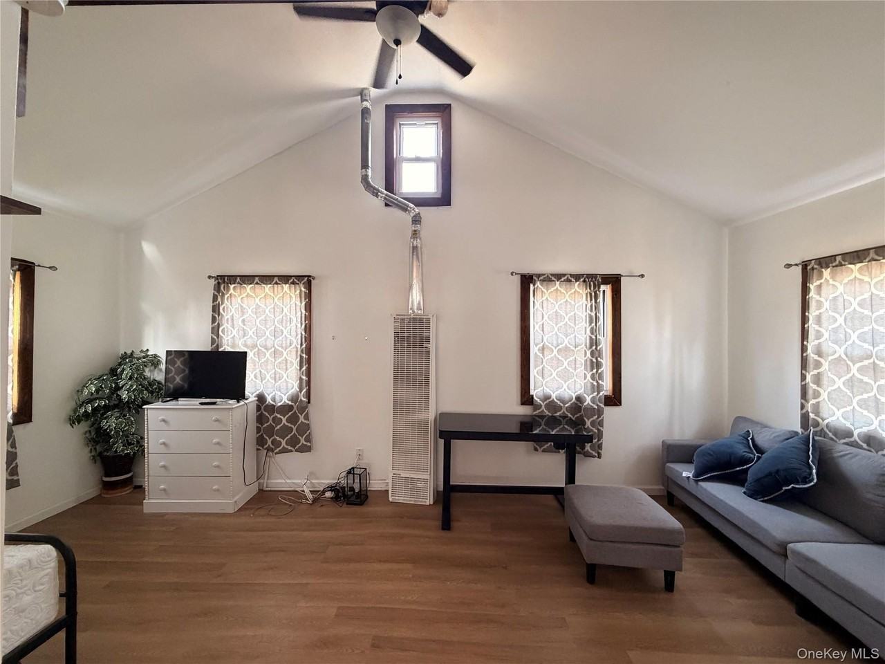 1 Royal Acres Dr Bldg 5 - Photo 4 of 10