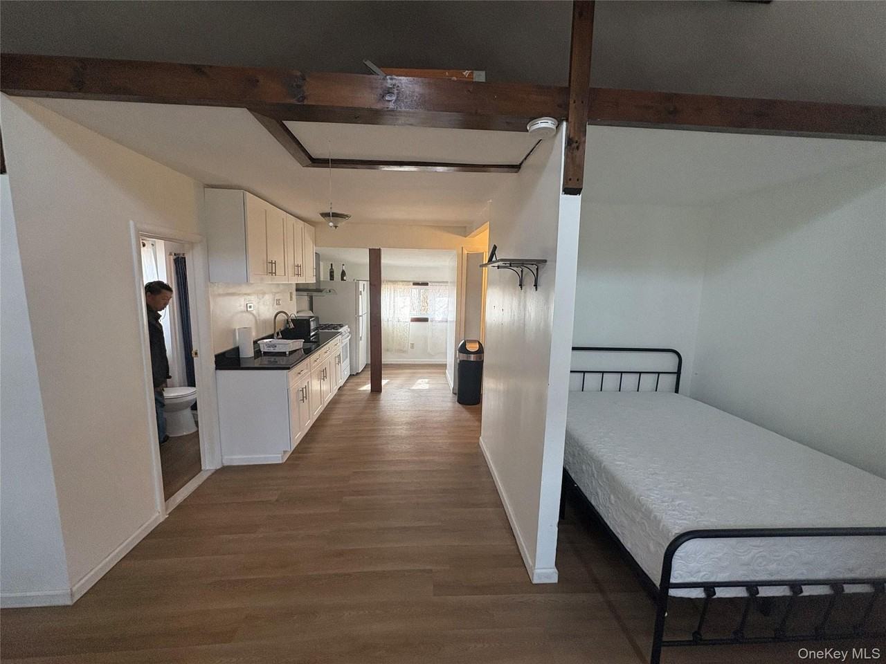 1 Royal Acres Dr Bldg 5 - Photo 6 of 10