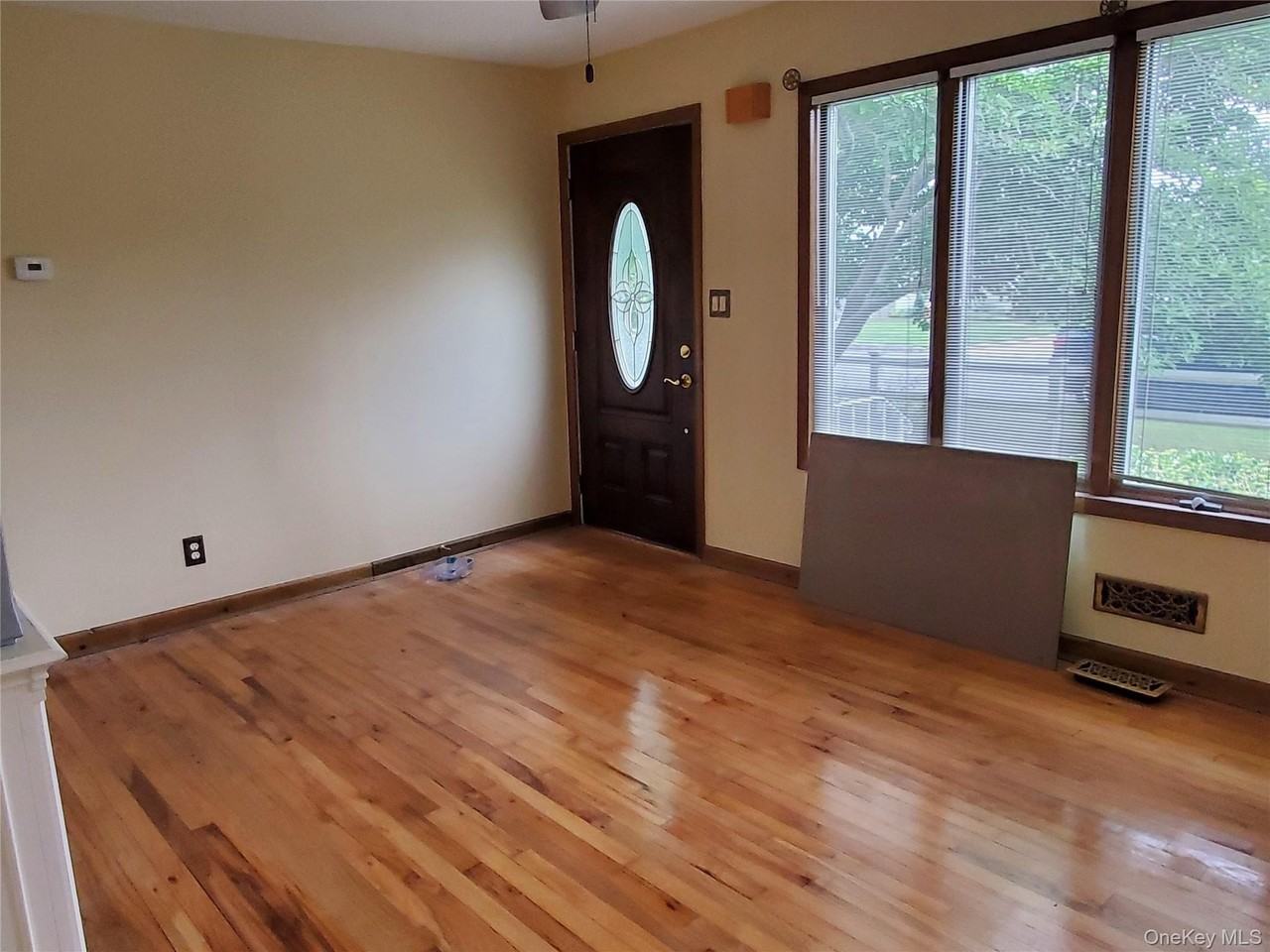 30 Jervis Ave - Photo 2 of 13