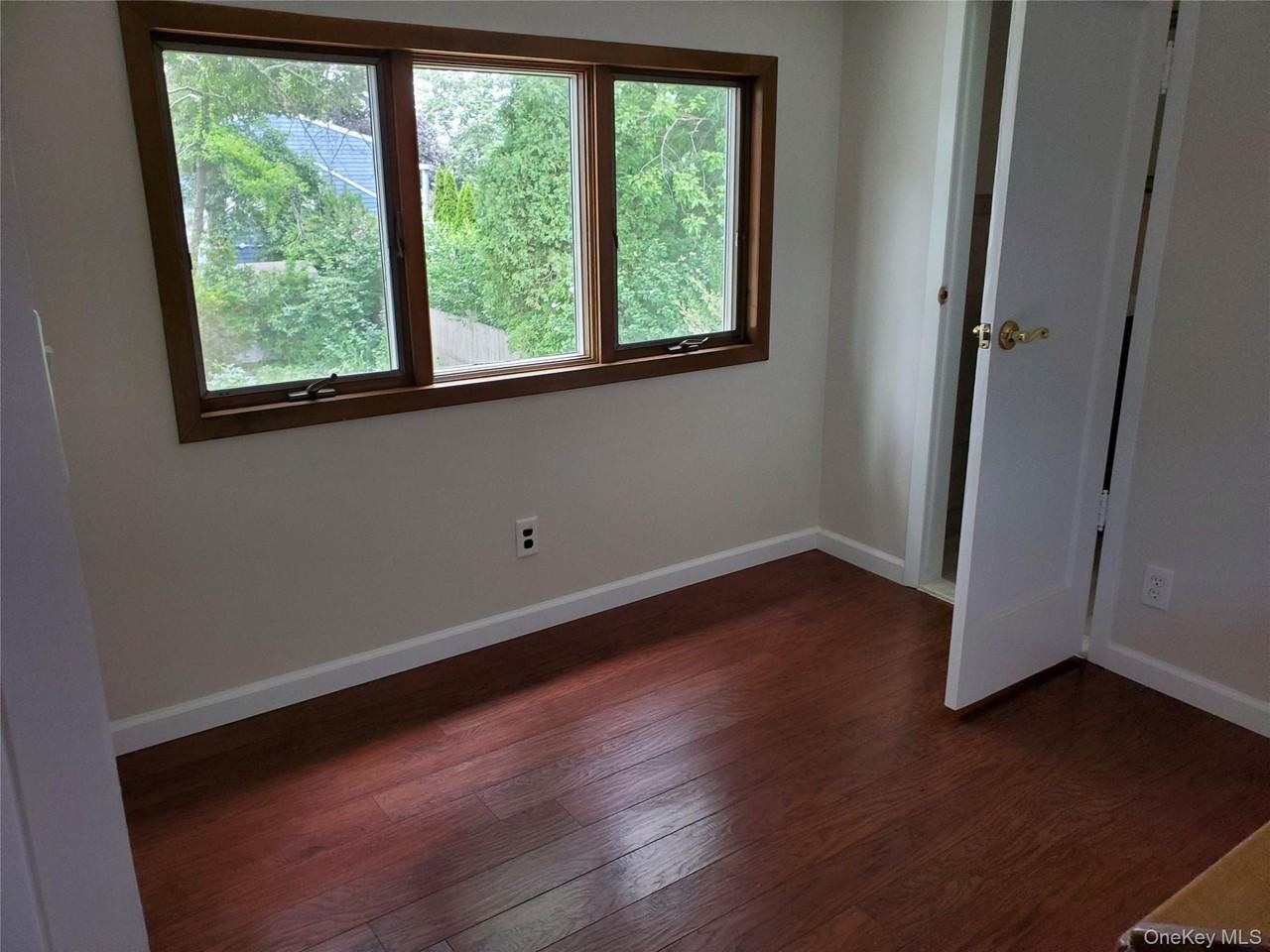 30 Jervis Ave - Photo 7 of 13