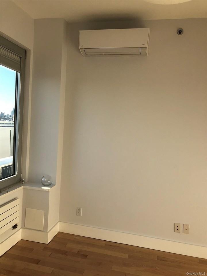 1046 Jackson Ave Unit 8c - Photo 7 of 12