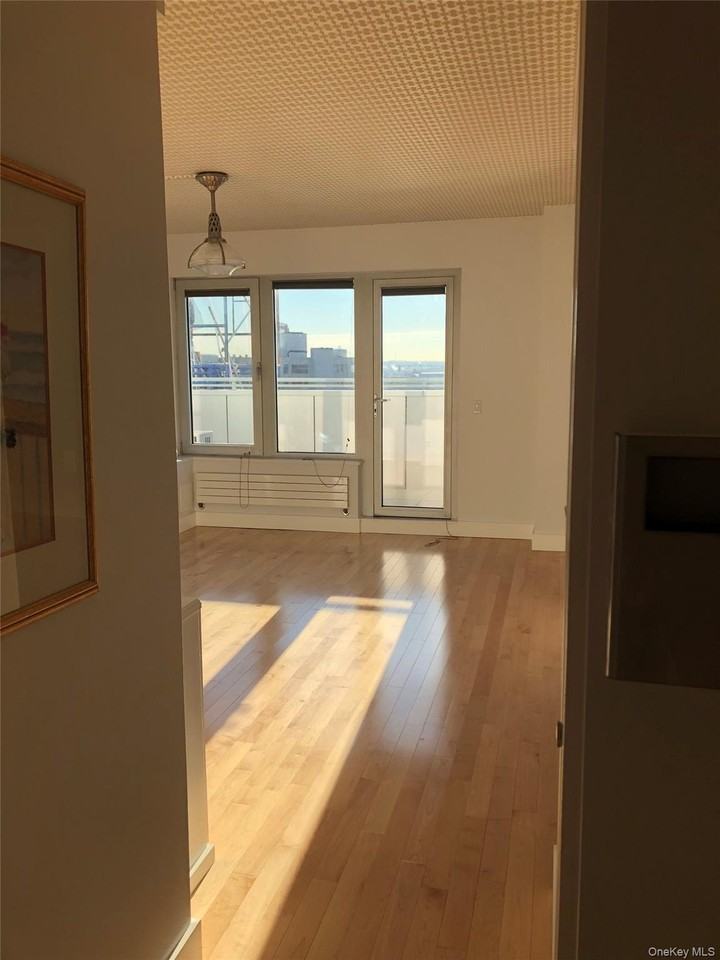 1050 Jackson Ave Apt 8c - Photo 2 of 12