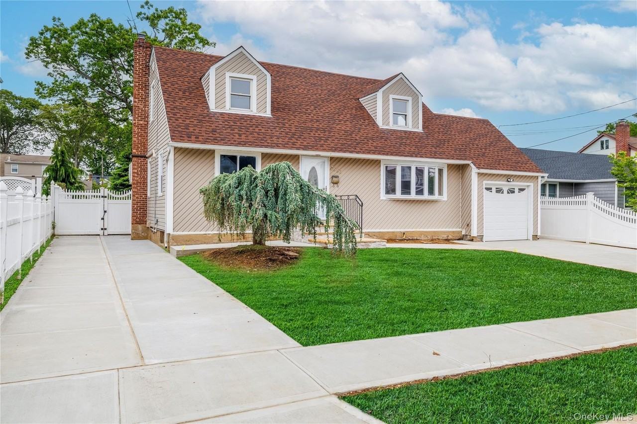 3883 Franklin Ave - Photo 2 of 32