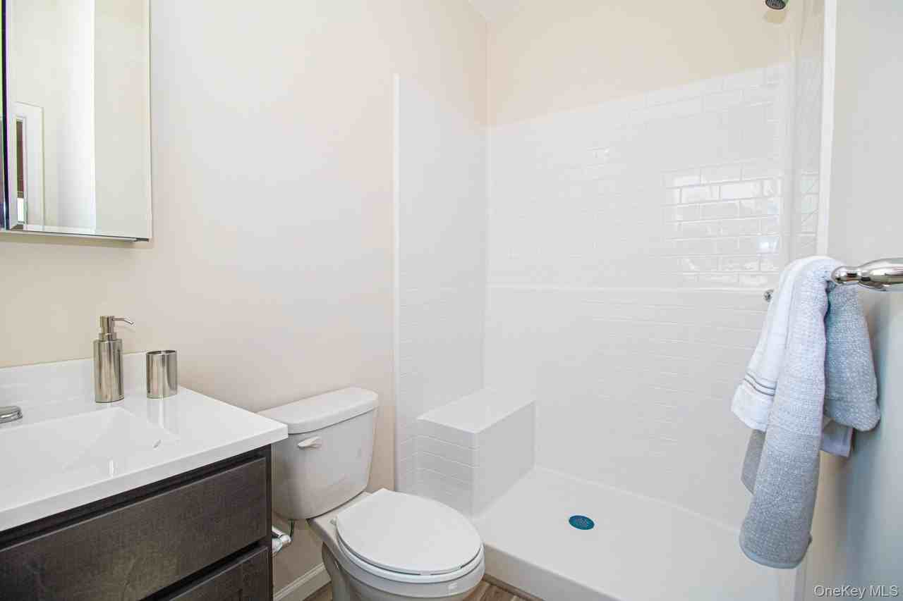 207 Ashley Court Avenue - Photo 2 of 26