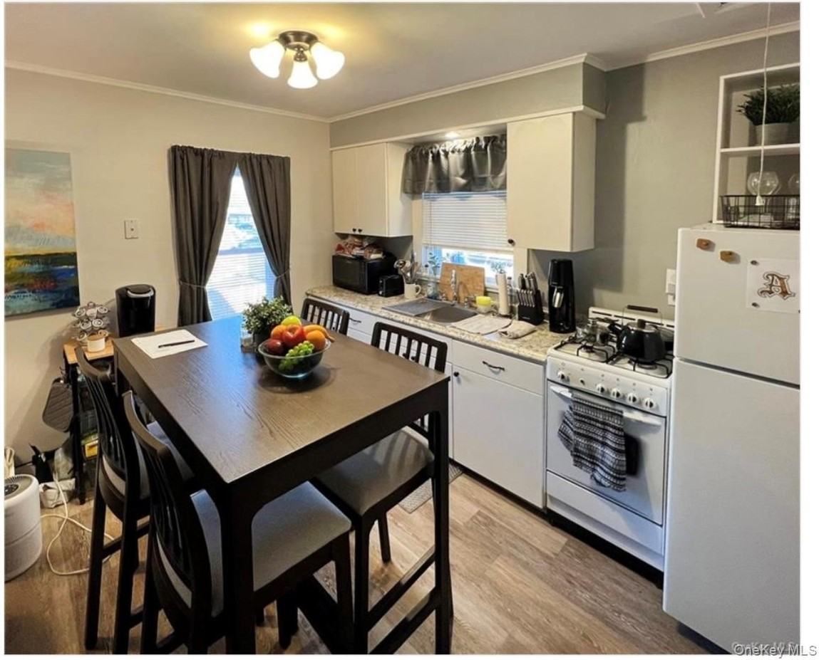 280 Maple Ave Unit 3 - Photo 4 of 9