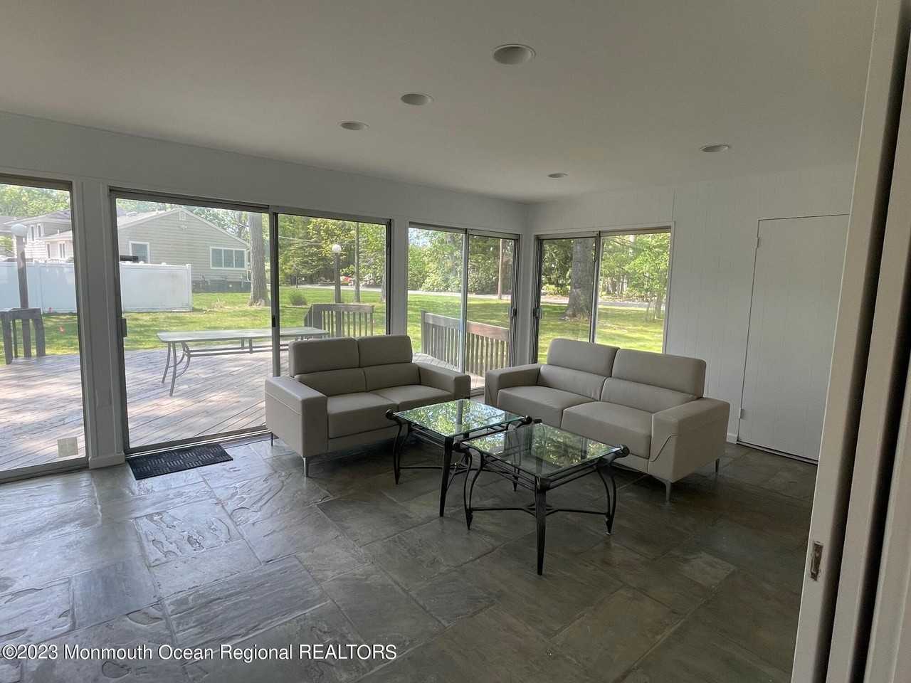 12 Greenbrier Rd - Photo 4 of 16