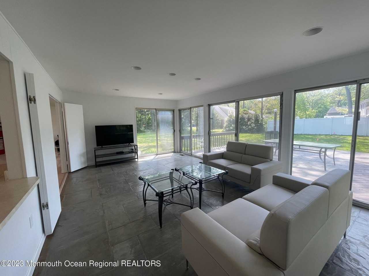 12 Greenbrier Rd - Photo 5 of 16