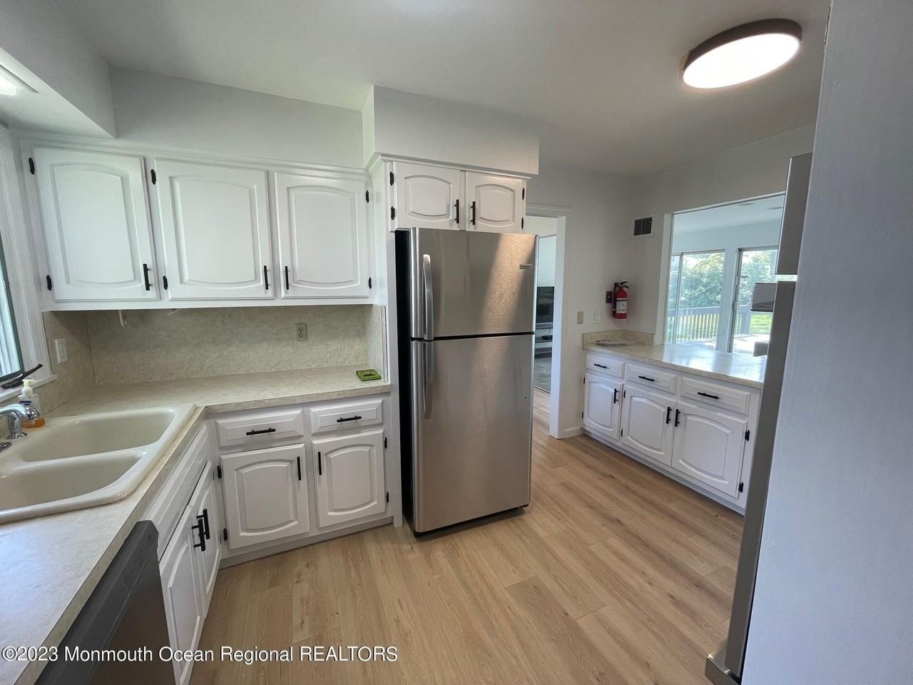 12 Greenbrier Rd - Photo 7 of 16