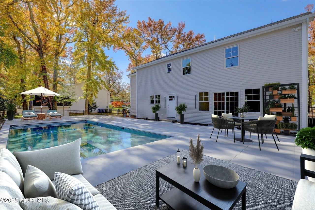 243 Woodcrest Rd - Photo 3 of 39