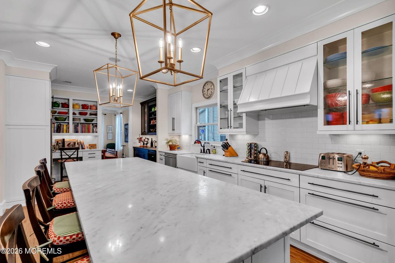 513 Morris Ave - Photo 6 of 38