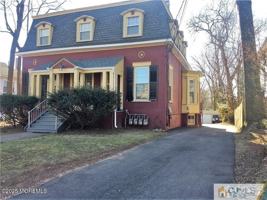 featured image of 207 Woodbridge Ave Apt A #Apt A