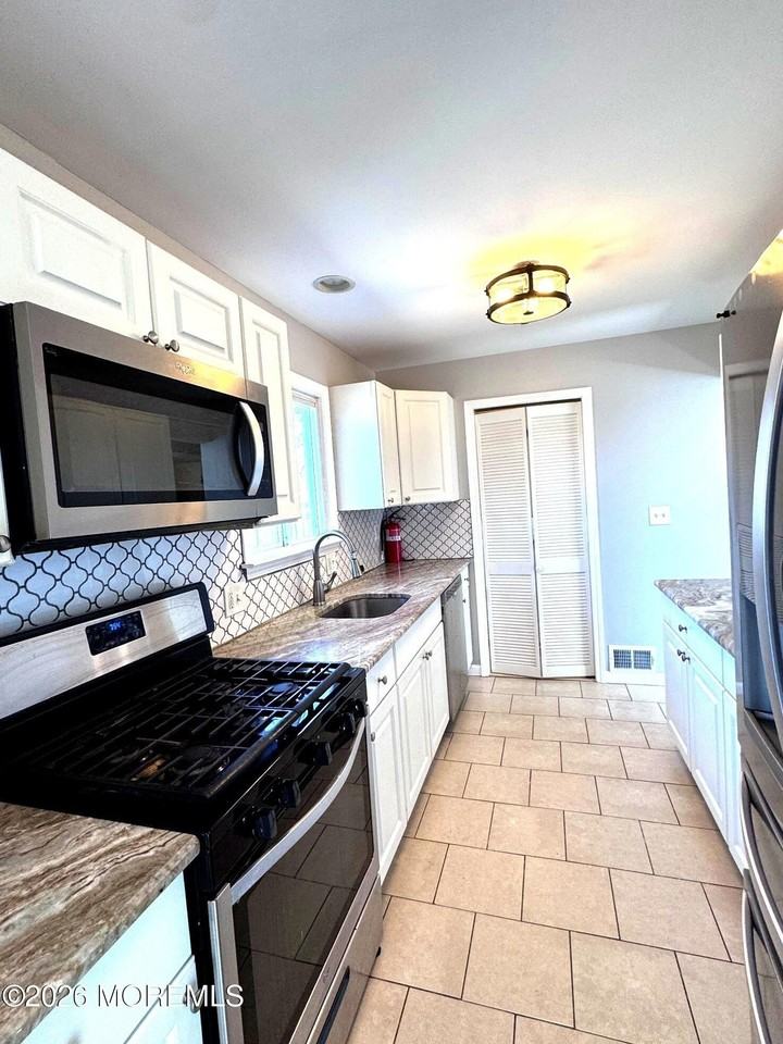 39 Harborage Ave - Photo 5 of 16