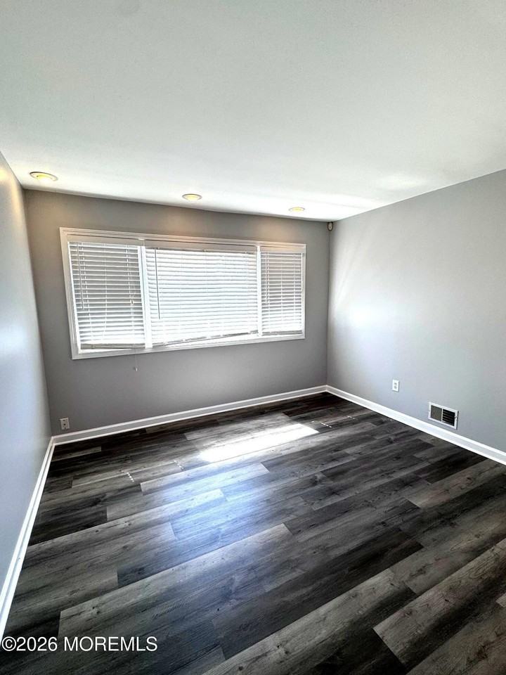 39 Harborage Ave - Photo 6 of 16