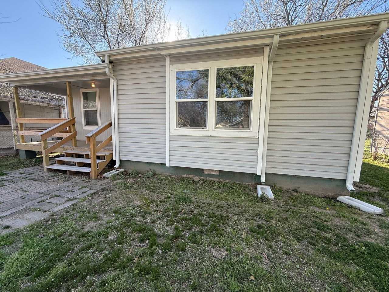 1169 Live Oak St - Photo 2 of 11