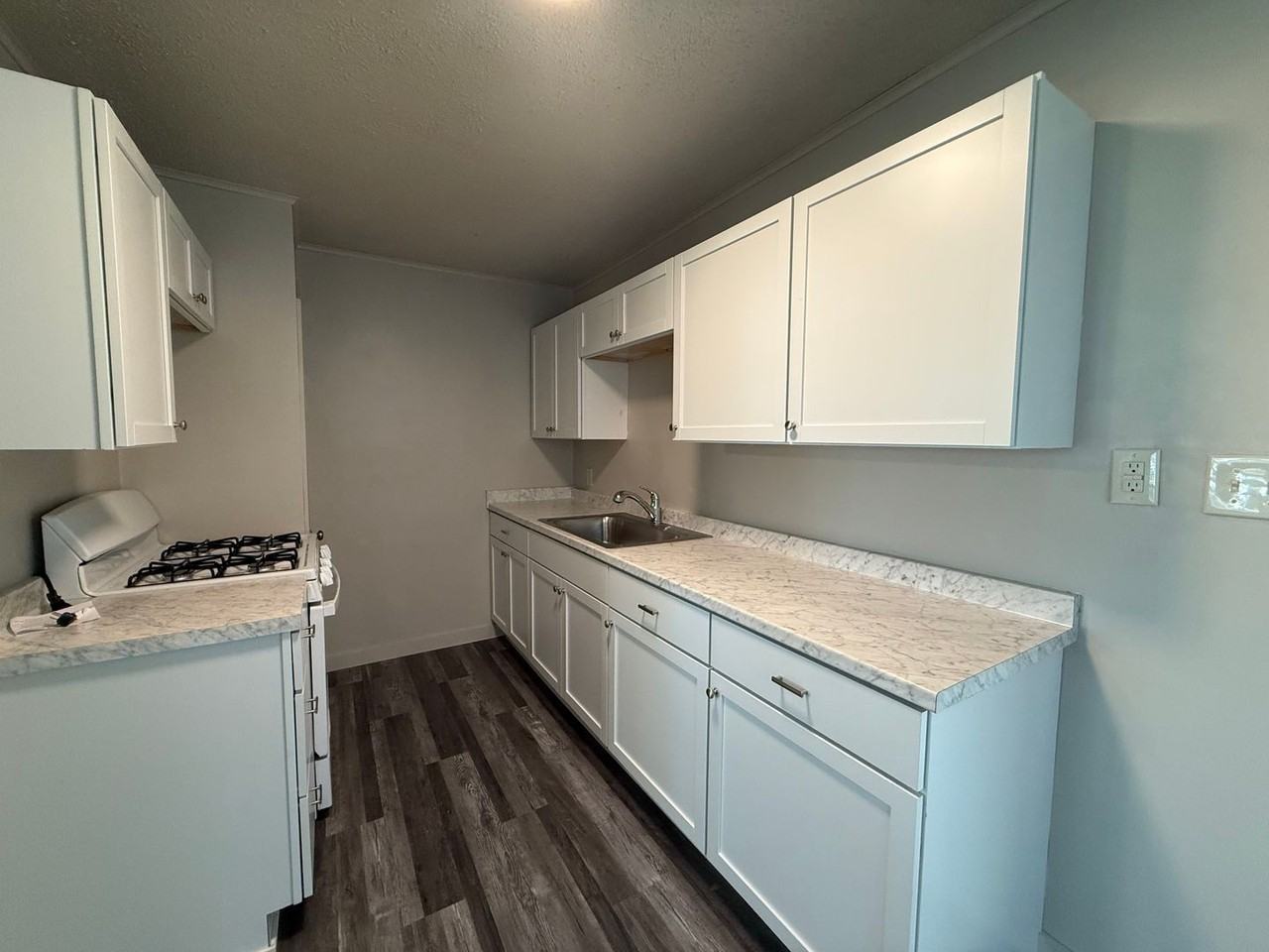 1169 Live Oak St - Photo 7 of 11