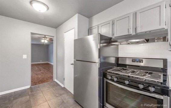 7427 N Winchester Ave Apt 102 - Photo 2 of 14