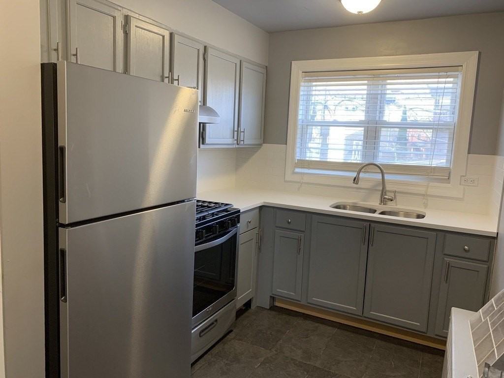 7427 N Winchester Ave Apt 102 - Photo 3 of 14