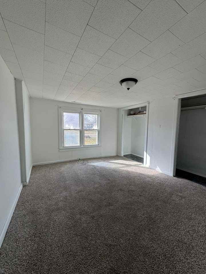 1202 Avenue K - Photo 3 of 7