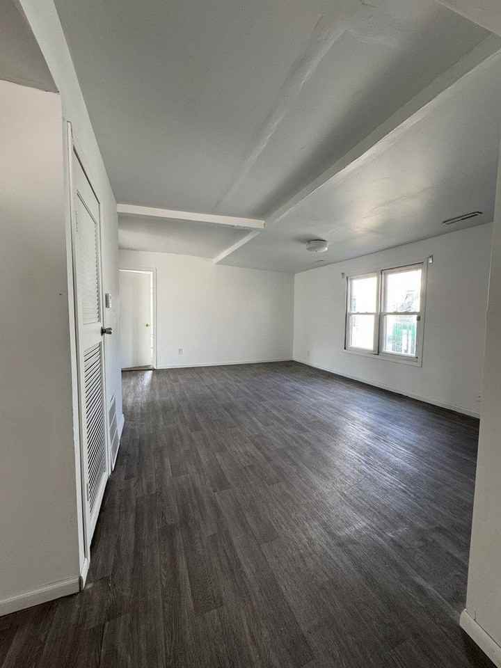 1202 Avenue K - Photo 7 of 7