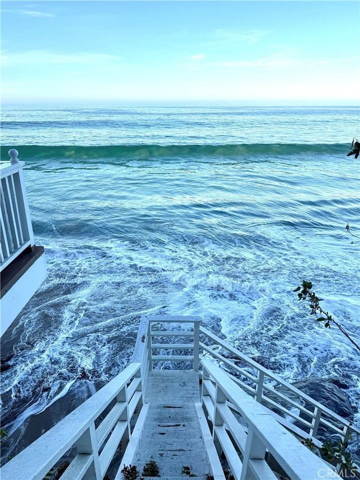 1055 Gaviota Dr - Photo 2 of 19