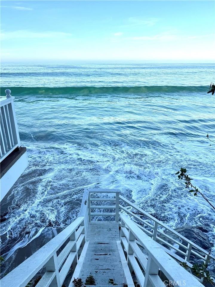 1059 Gaviota Dr - Photo 2 of 19