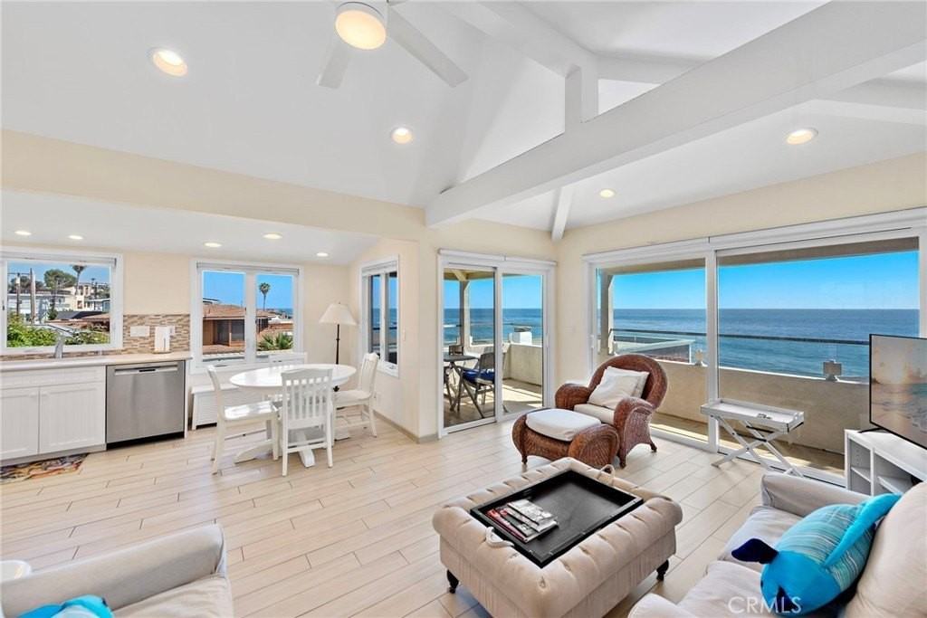 1059 Gaviota Dr - Photo 4 of 19