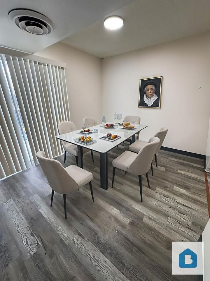 Fountain Plaza - Photo 3 of 49