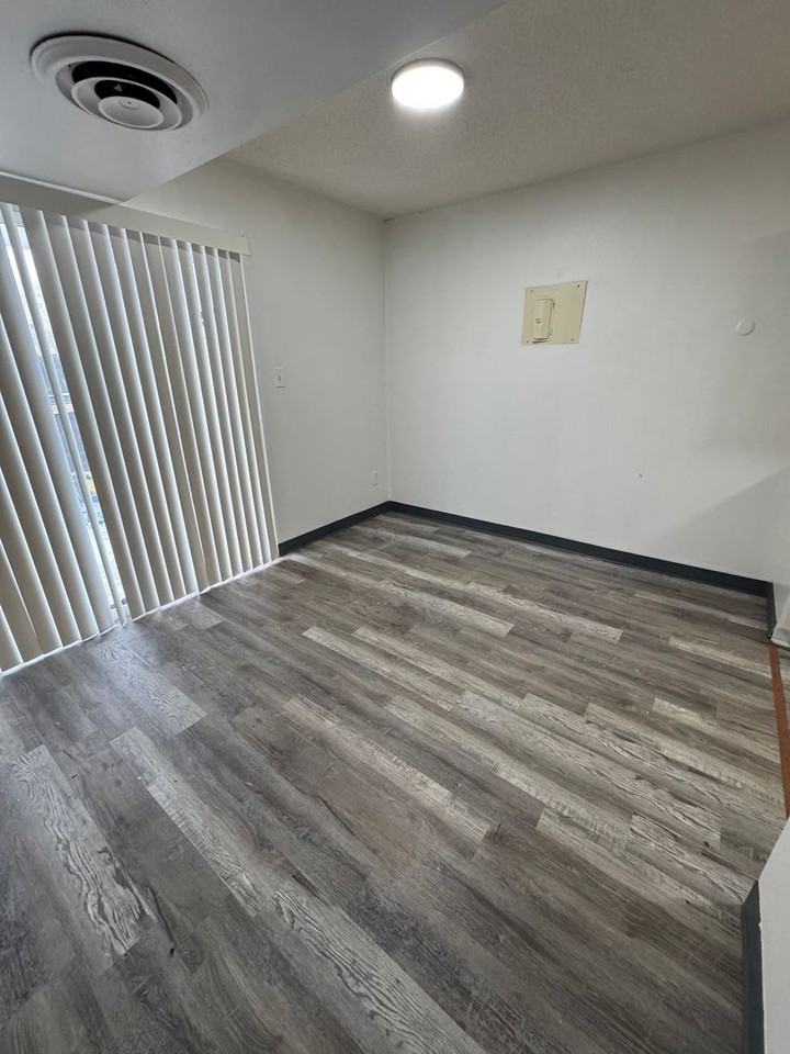 Fountain Plaza - Photo 4 of 49