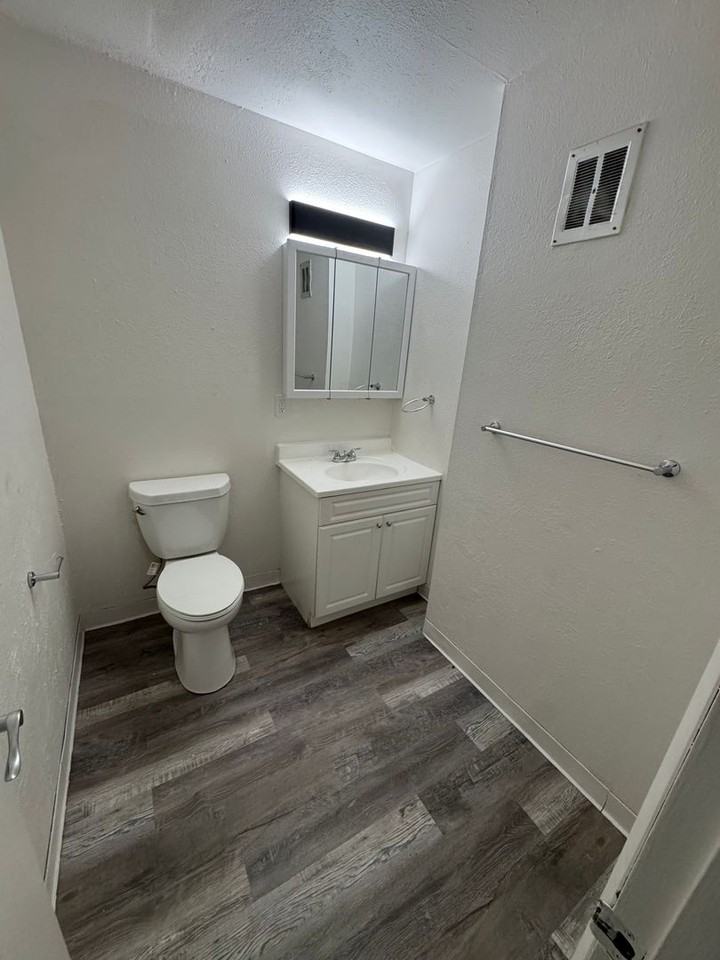 Fountain Plaza - Photo 6 of 49