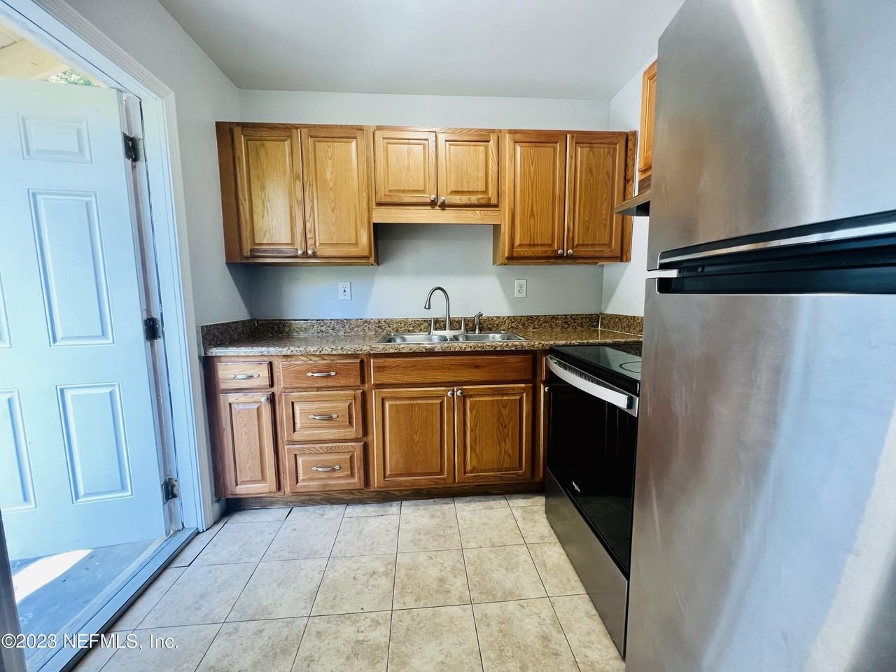 2105 Kingswood Rd - Photo 5 of 15