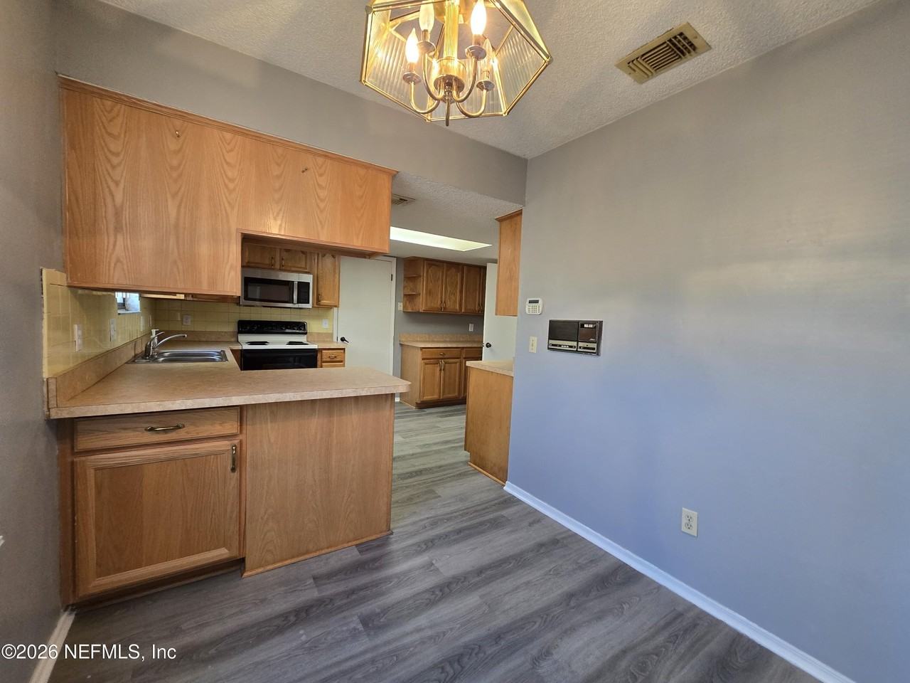 5639 Sophist Cir N - Photo 7 of 32