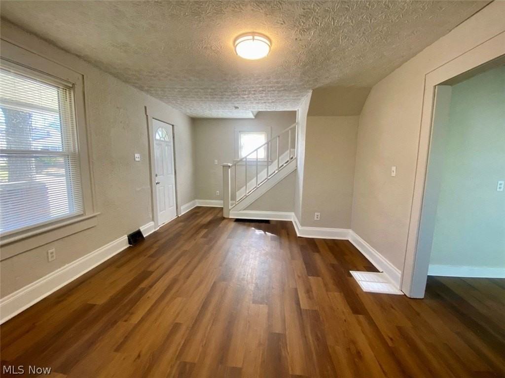 748 Merton Ave - Photo 2 of 23