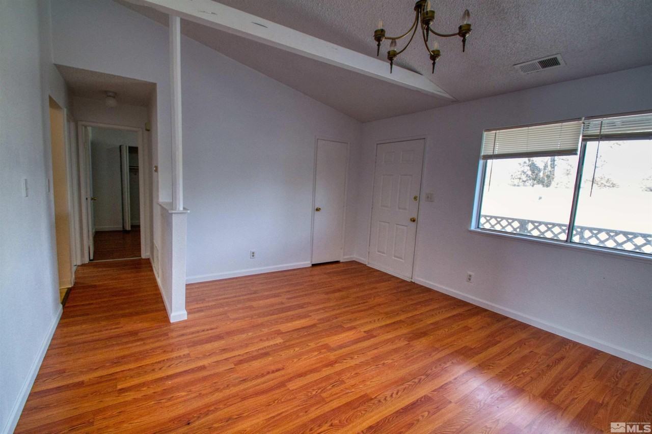 264 W Park St - Photo 3 of 13