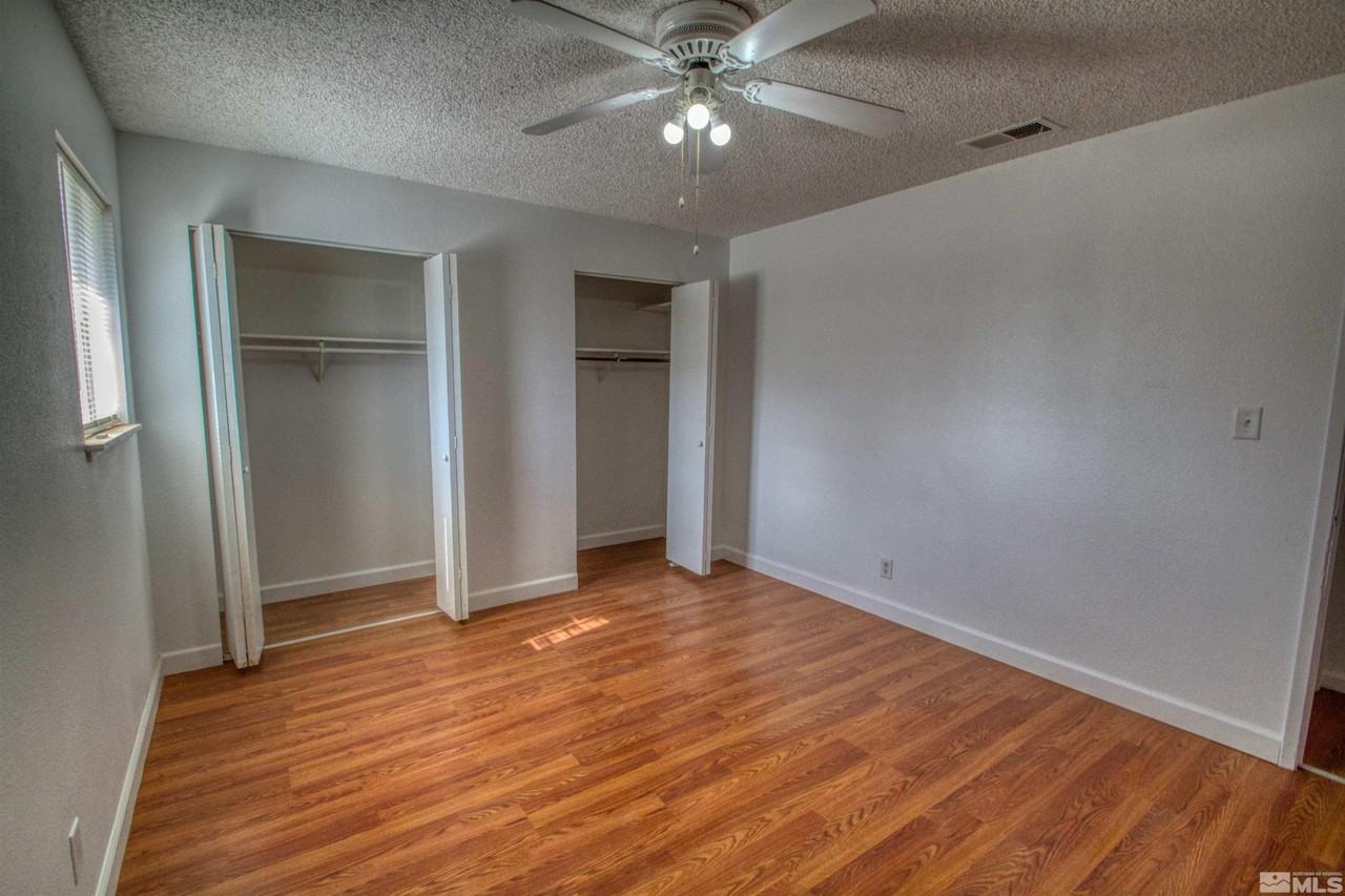 264 W Park St - Photo 4 of 13