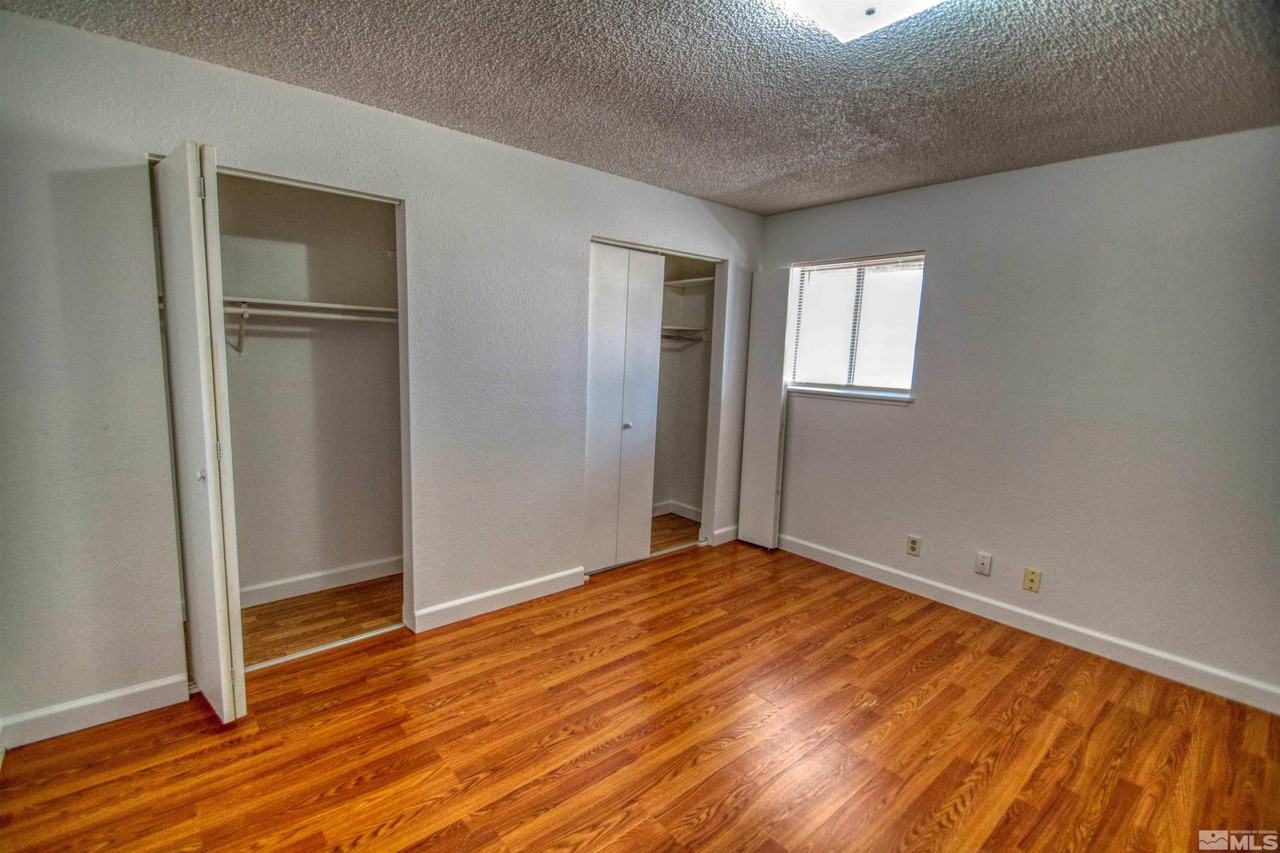 264 W Park St - Photo 5 of 13