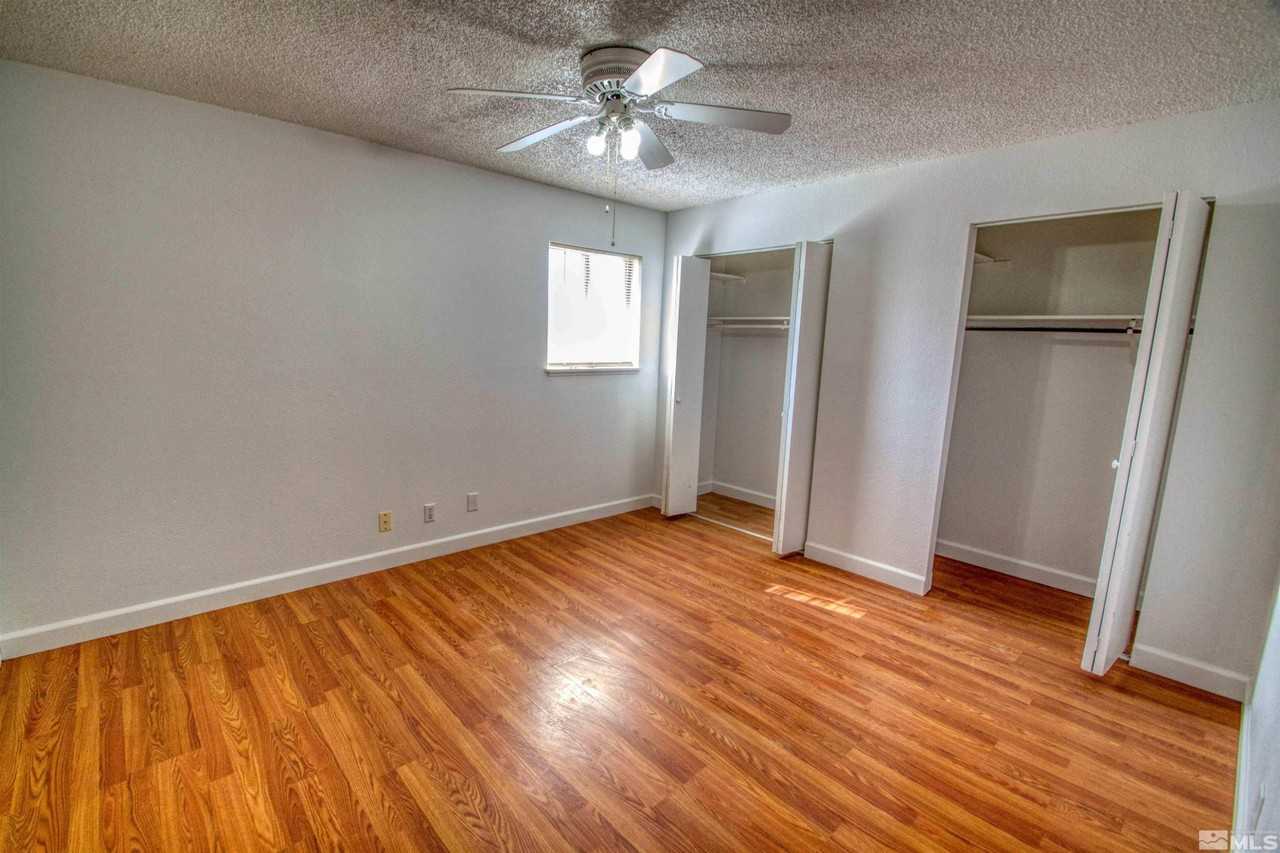 264 W Park St - Photo 6 of 13