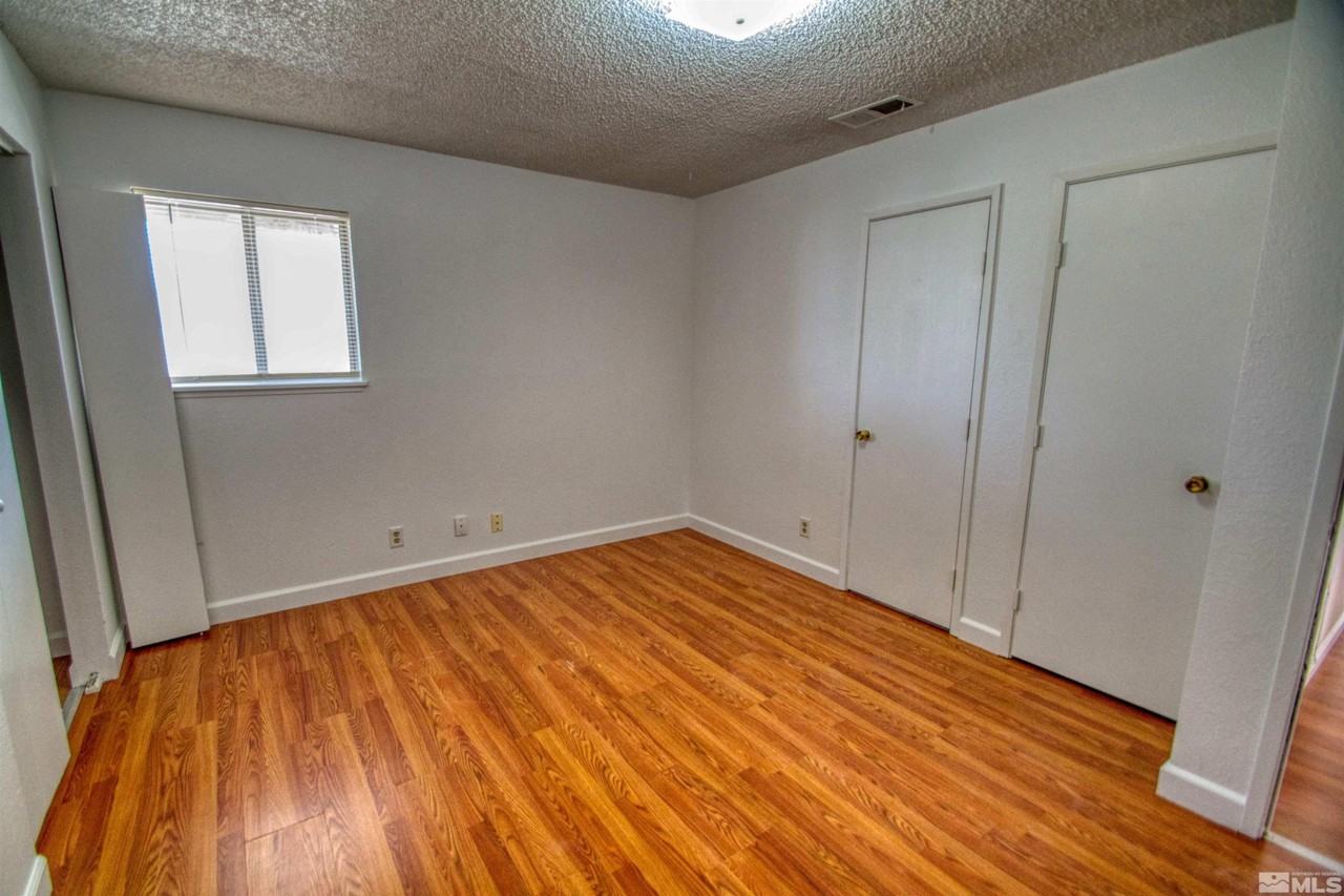 264 W Park St - Photo 7 of 13