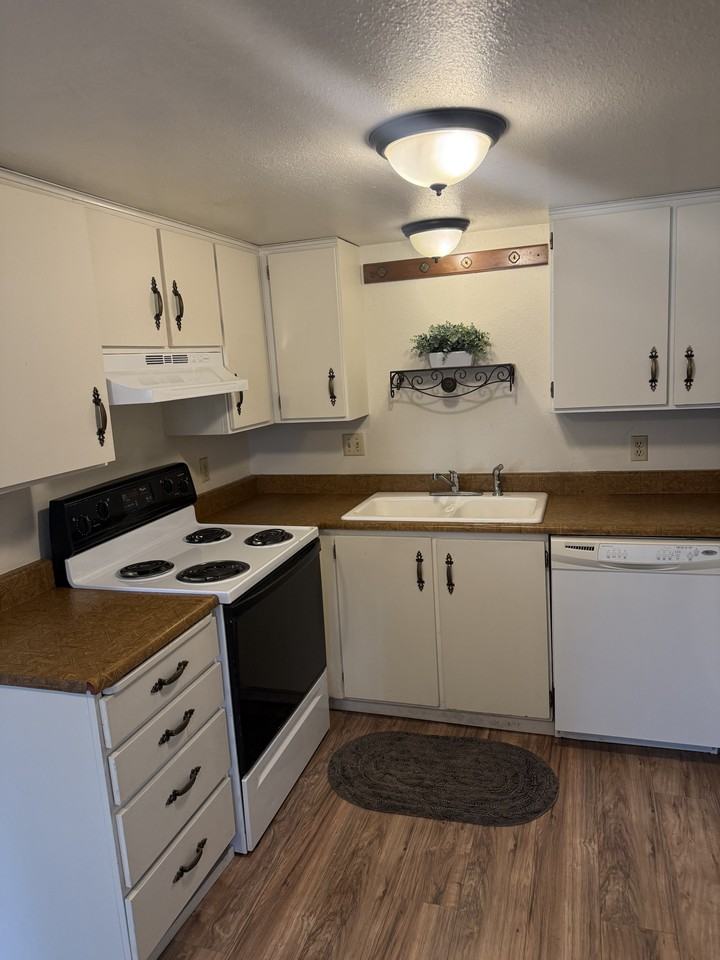 655 E Malibu Dr - Photo 2 of 11