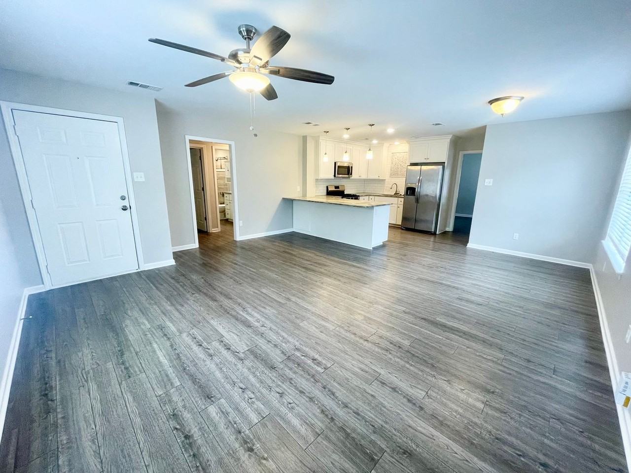 525 S Oak St - Photo 5 of 20