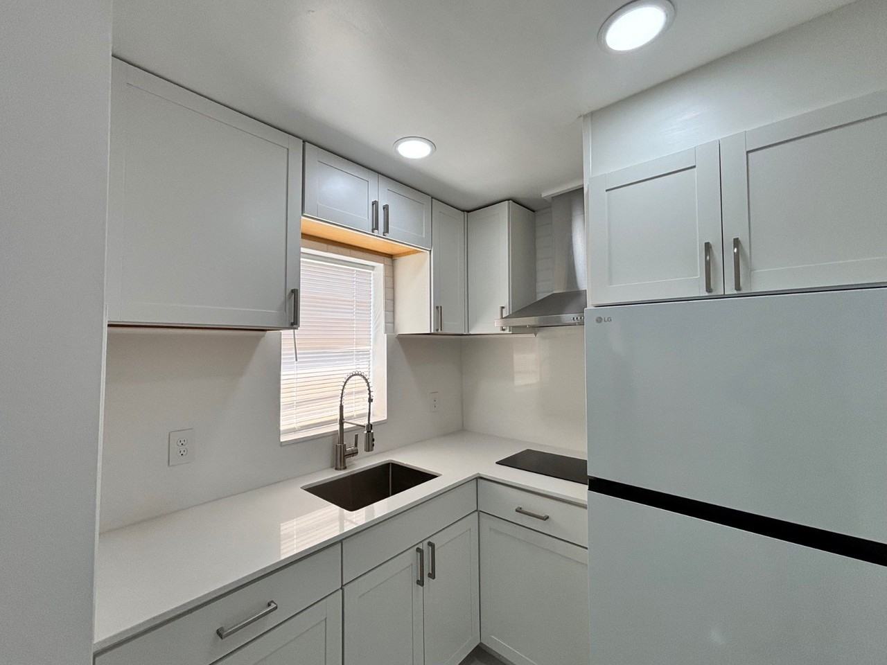 124 Coronado Rd #B - Photo 3 of 11