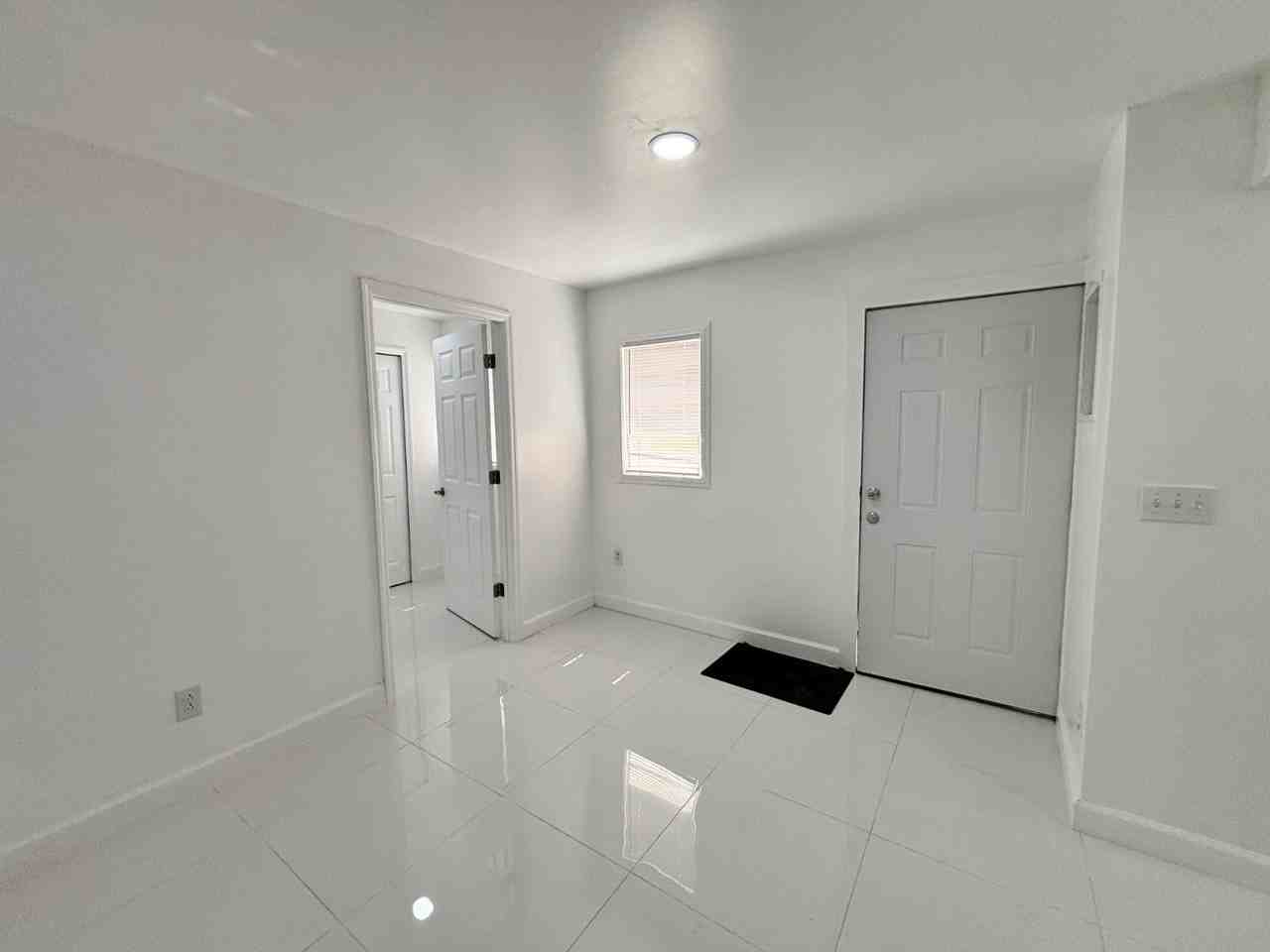 124 Coronado Rd #B - Photo 4 of 11