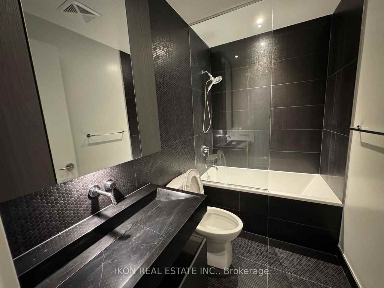 11 Yorkville Avenue - Photo 7 of 9