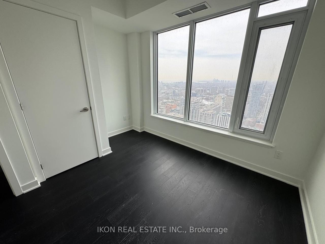 11 Yorkville Avenue - Photo 5 of 9