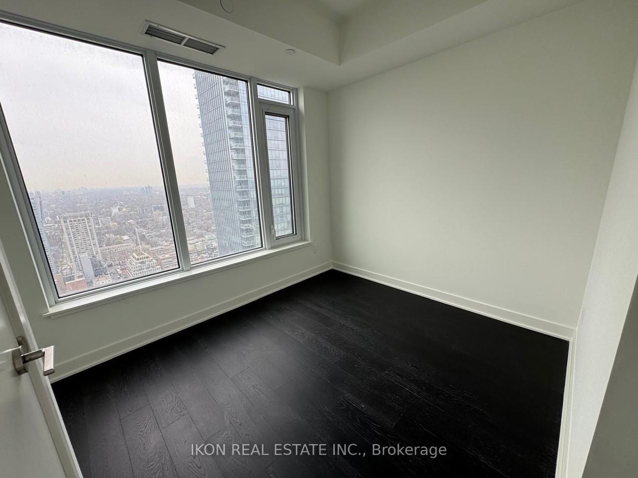 11 Yorkville Avenue - Photo 6 of 9