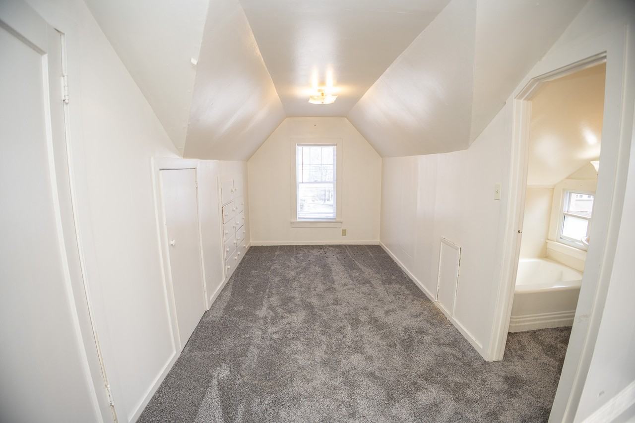 1214 E Dunklin St #B - Photo 7 of 12